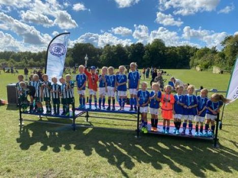 Støvring IF’s U9 piger tævede drengene