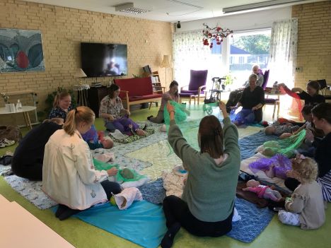 Babyer bragte glæde på Øster Hornum Ældrecenter