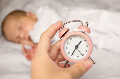 5 ekspertråd til forældre: Sådan undgår du søvnforstyrrelser hos børn ved skiftet til sommertid