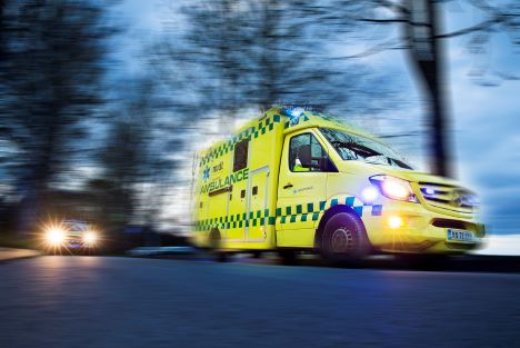 Færdselsuheld: Varebil kørte op bag i personbil på motorvejen