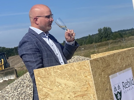 Nyt Sundhedshus i Støvring igangsat med tale, skål og spadestik