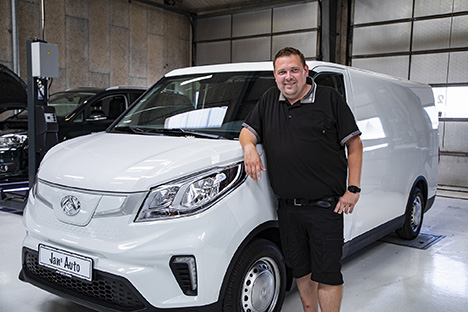 Vil du gøre karriere i bilbranchen – Jan´s Auto i Hobro søger salgstrainee