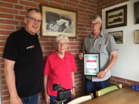 Rørbæk Lokalhistoriske forening fik donation af Jutlander Fonden Hobro