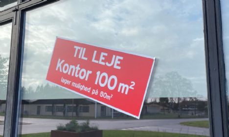 Erhvervslejemål: Nyistandsat kontor i Hadsund med tilgang til køkken og parkering