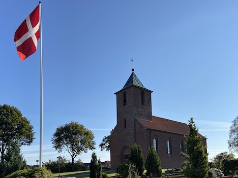 Serviceorienteret vært og gravermedhjælper til Ardens sognegård og kirkegårde