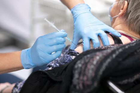 Nordjyder over 85 år skal vaccineres igen – sådan gør Region Nordjylland