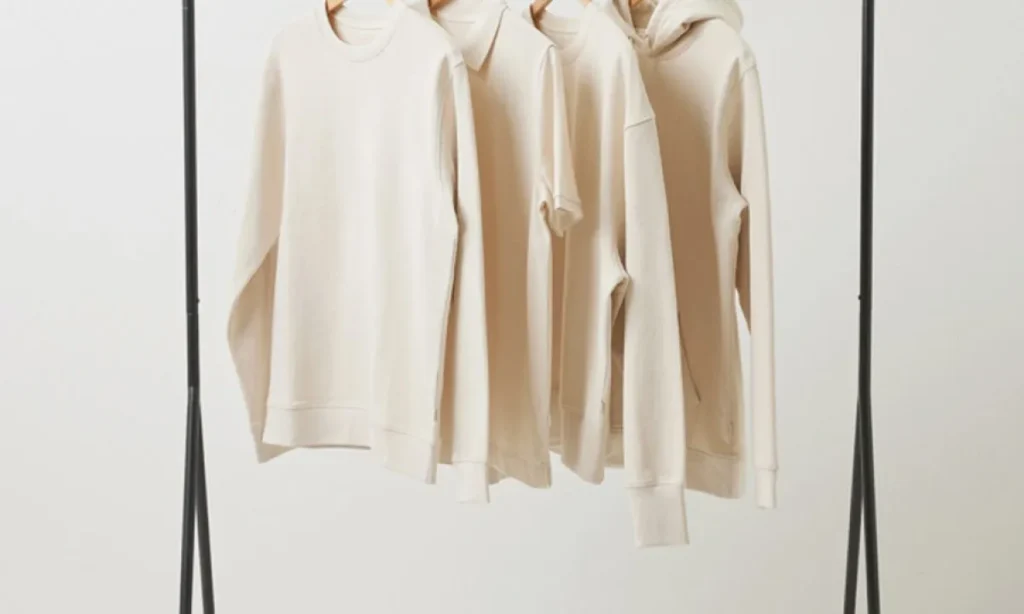 Derfor lugter dit tøj allerede efter få timer – og det er ikke din skyld