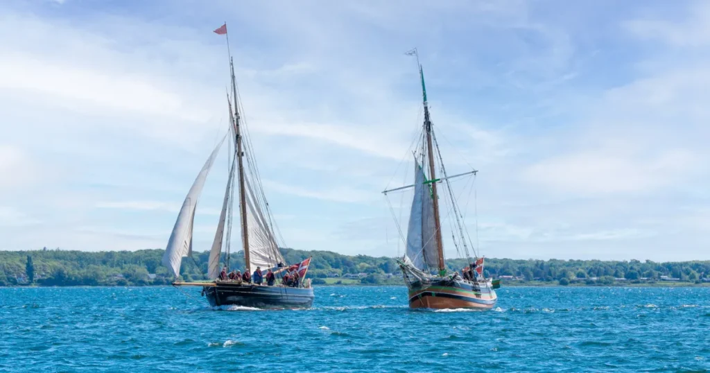Historiske skibe og levende fortællinger indtager Hobro Havn – Museumsskibene VIKING og DE FIRE BRØDRE lægger til