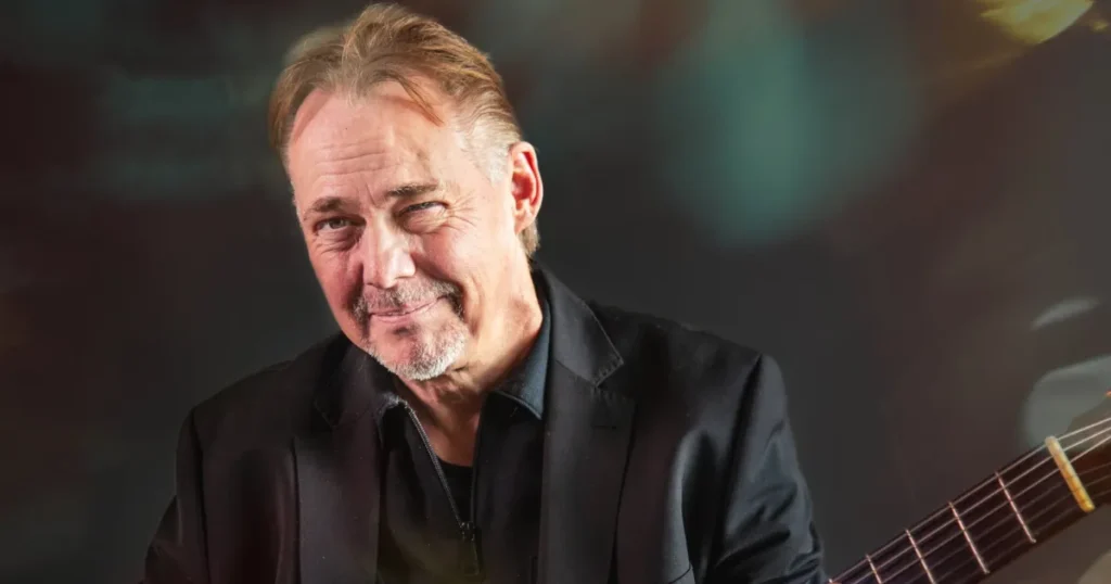 Koncert, anekdoter og kunst: Kaare Norge gæster Biecentret i Hobro