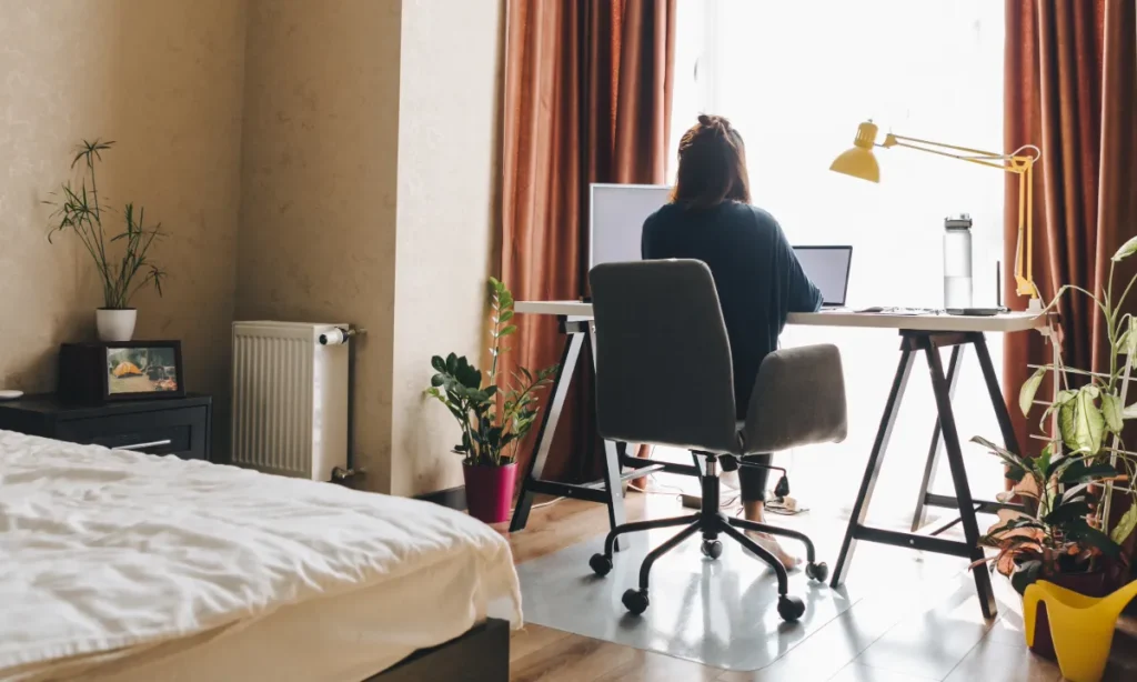 Hjemmearbejde gør danskerne mere tilfredse: Ny IDA-undersøgelse udfordrer tendensen mod at kalde medarbejdere tilbage på kontoret