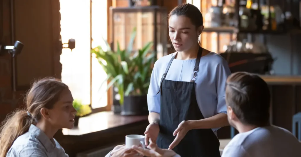 Ny analyse: 440.000 lønmodtagere har et hårdt arbejdsmiljø – socialområdet og hotel/restauration topper