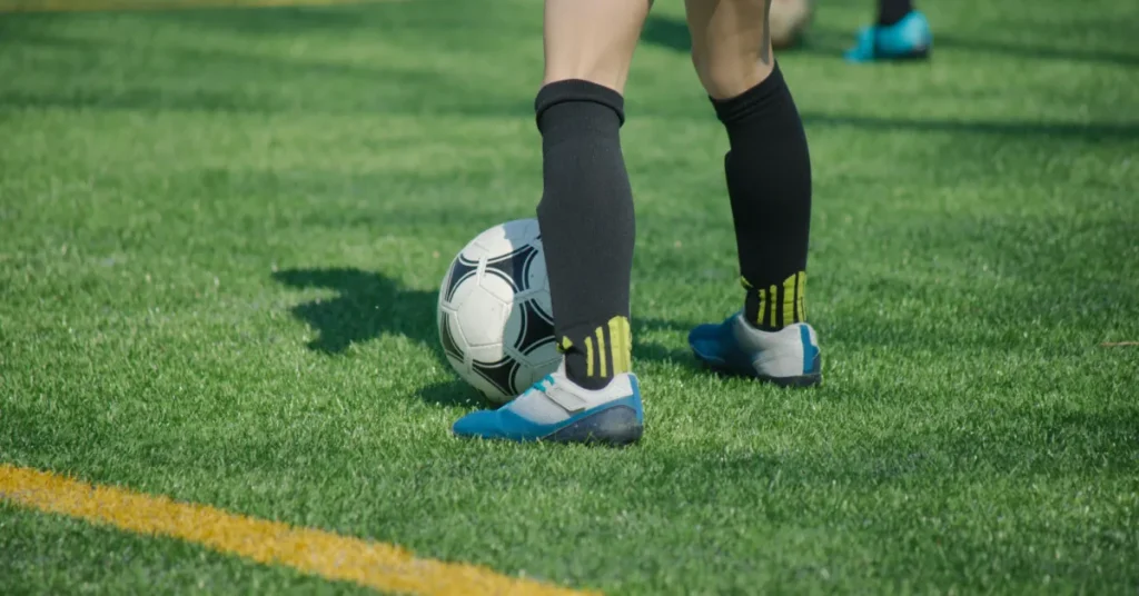 Forsker: Lad 13-årige få professionelle sportskontrakter – det kan beskytte dem bedre