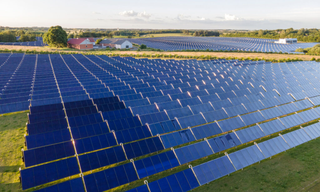 Stor energipark ved Kvosted: Sol og batteri skal levere strøm, når solen går ned