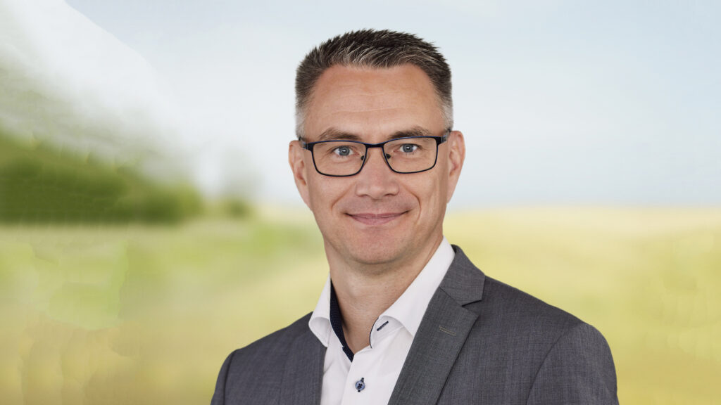 Udfordr din folketingskandidat: Venstre-profil inviterer til bordtennis i Hobro